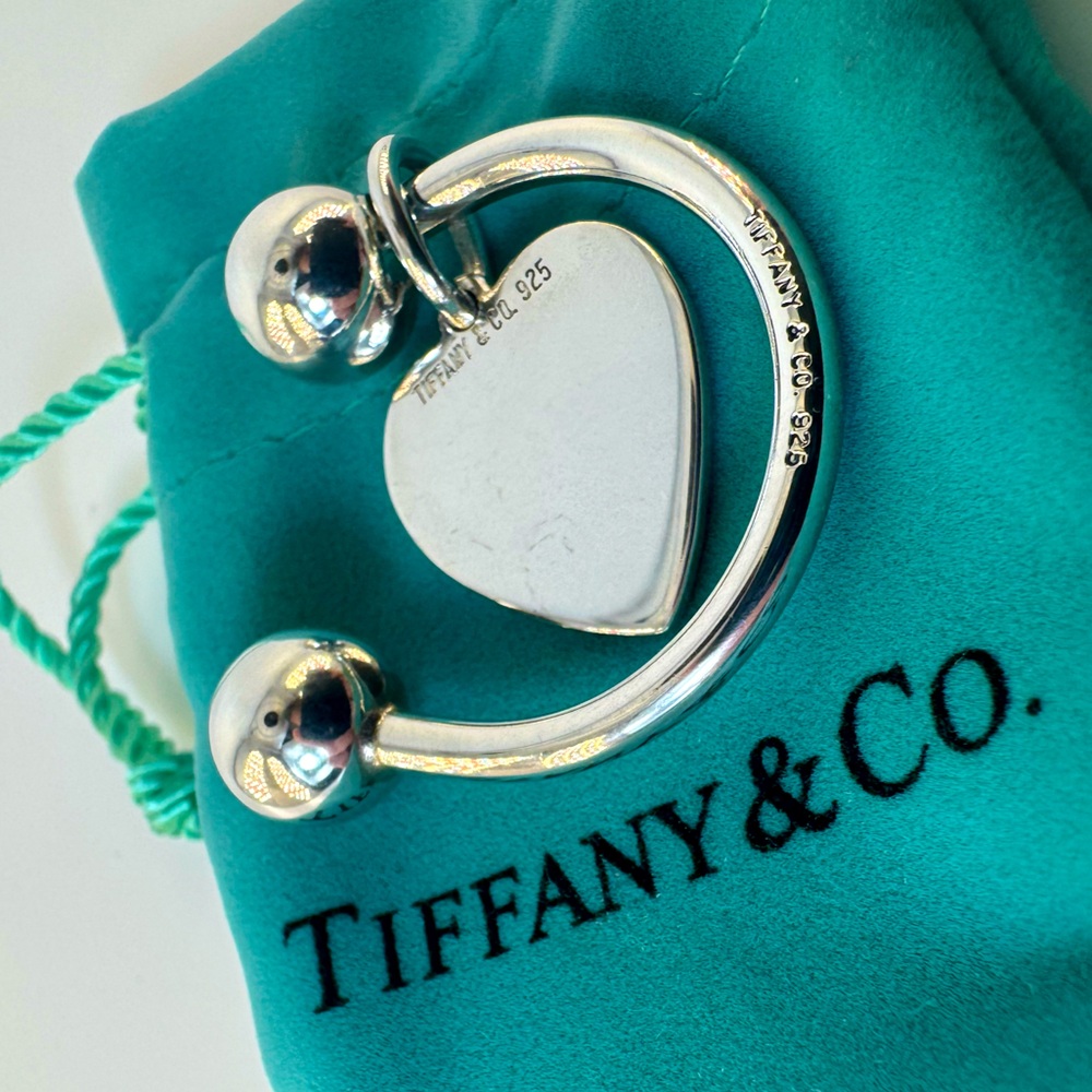 Tiffany & Co Sterling Silver Heart Tag Screwball Key Ring W Pouch Vintage .925 - Picture 2 of 10